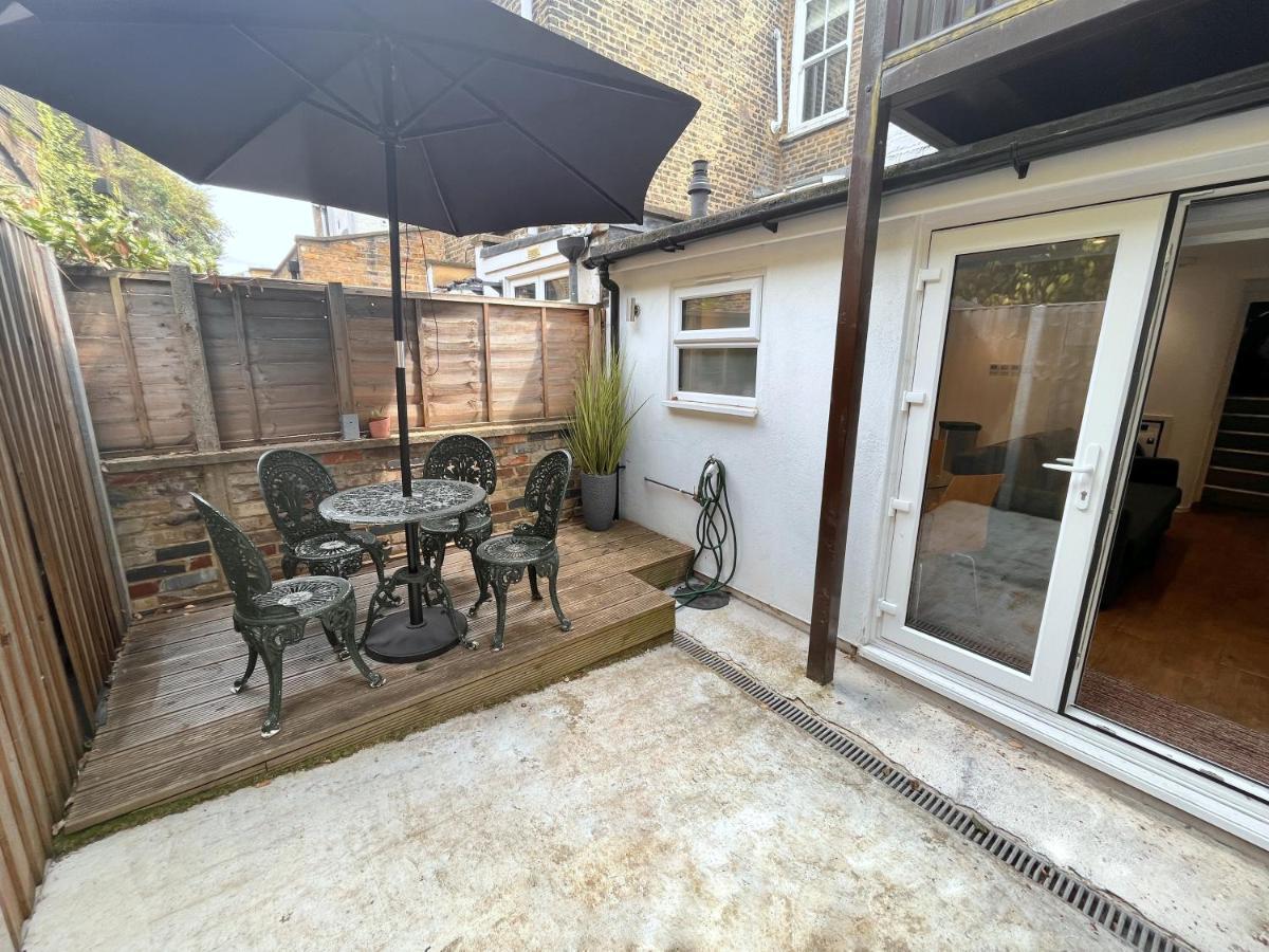 Two Bedroom Flat With Private Patio In Battersea London Exterior foto