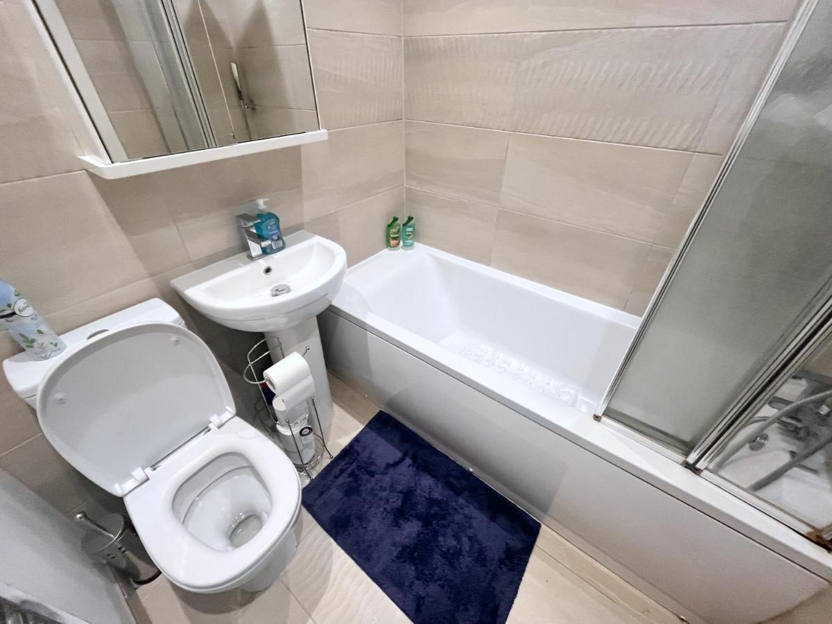 Two Bedroom Flat With Private Patio In Battersea London Exterior foto